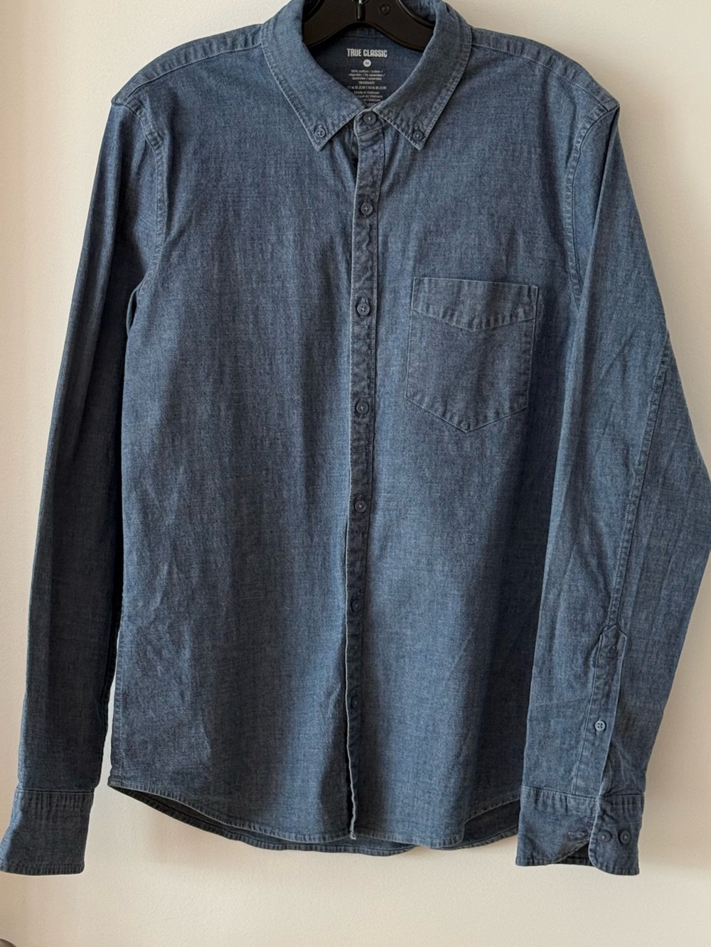 True Classic Men’s Chambray Button-Up Shirt – Medium